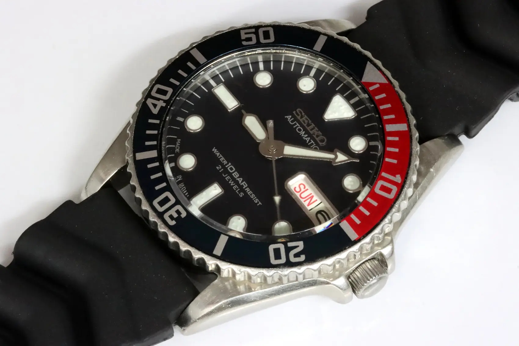 Seiko classic 7S26-0050 SKX025J midsize diver's watch