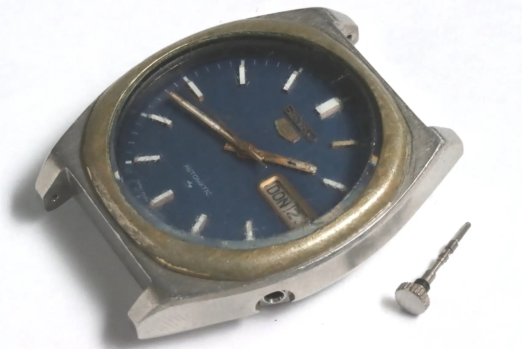 Seiko 7009-8390 defective men's watch in poor condition