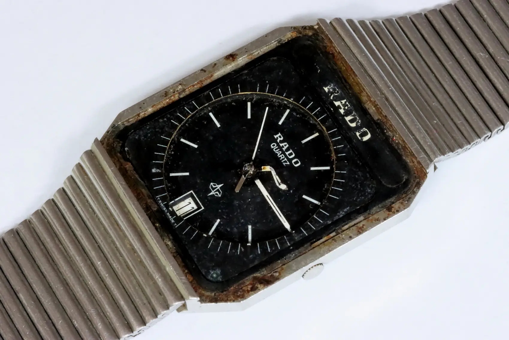 Rado quartz 113.3279.4 watch in poor condition