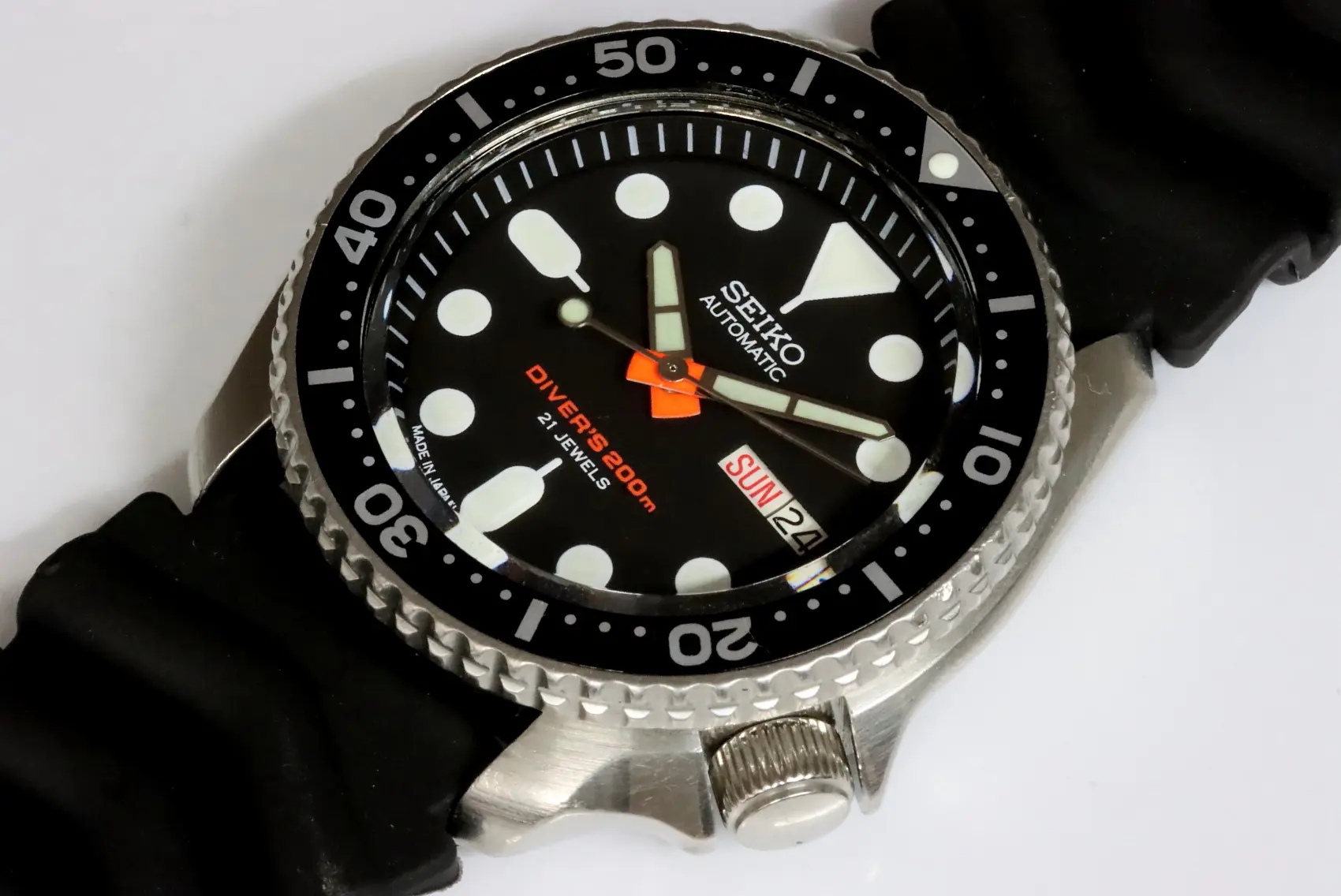 Seiko classic 7S26-0020 SKX007 diver's watch with CUSTOMIZED dial and hands
