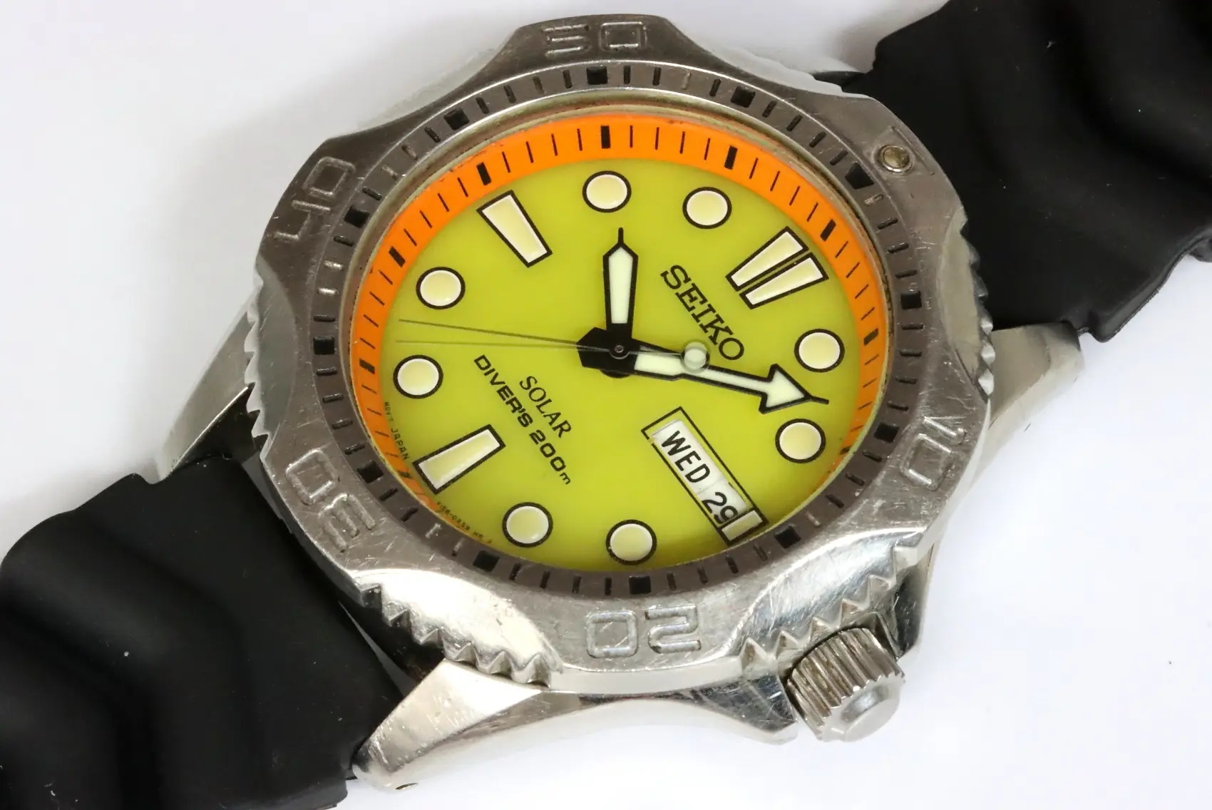 Seiko classic V158-0AE0 air diver's watch with non functional day quickset