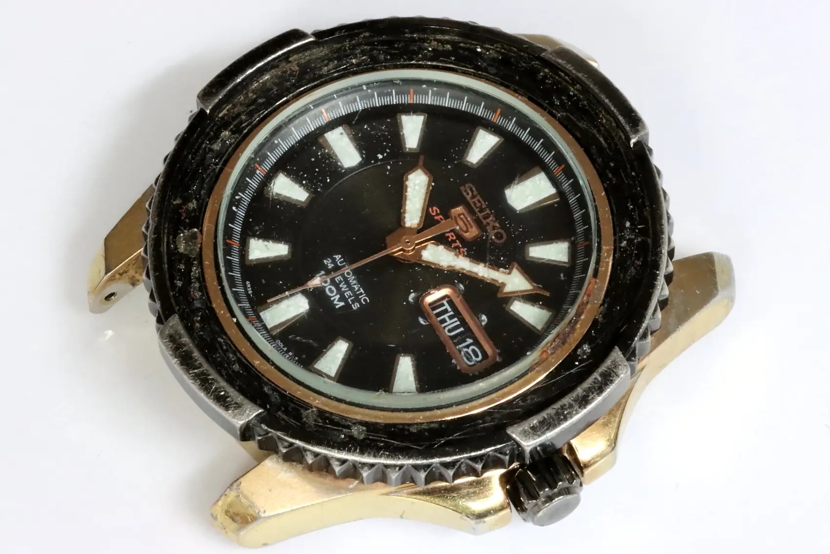 Seiko 5 sports 4R36-00S0 defective watch in poor condition