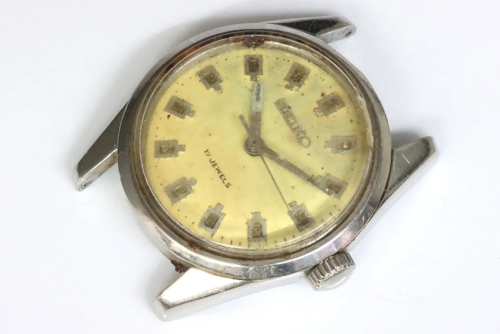 Seiko 66-7970 small size 30mm handwind watch in poor condition