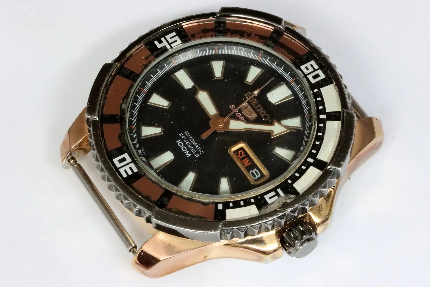 Seiko sports 4R36-00S0 defective watch with water damage and corrosion